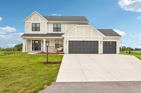 614 Twin Creeks, Dousman, WI 53118