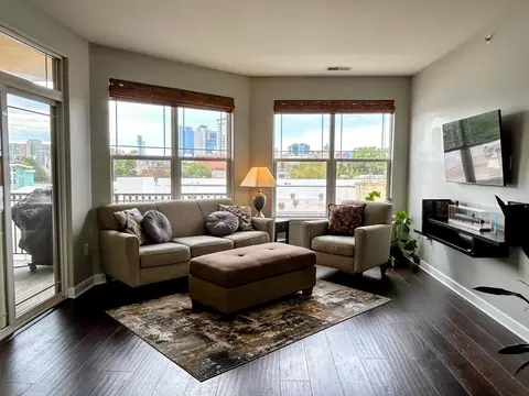 1619 N Farwell #310, Milwaukee, WI 53202
