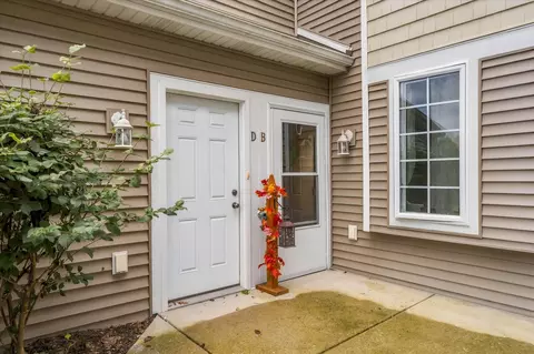 752 Bridlewood #2202D, Hartford, WI 53027