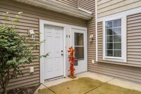 752 Bridlewood #2202D, Hartford, WI 53027