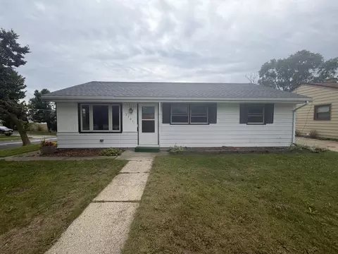2301 W Alvina, Milwaukee, WI 53221