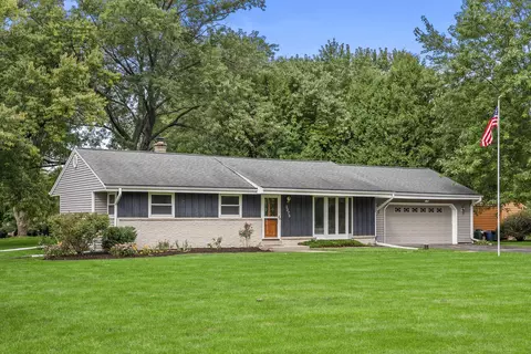 3275 S Thornapple, New Berlin, WI 53146