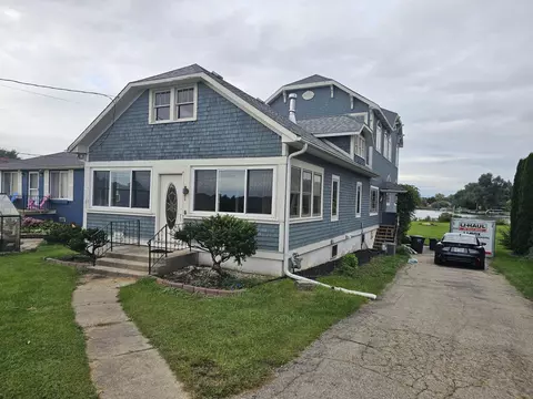 27240 Camp Lk, Trevor, WI 53179