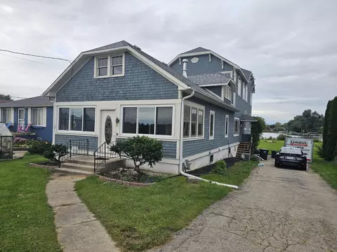 27240 Camp Lk, Trevor, WI 53179