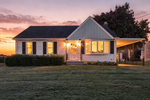 w1577 Iowa Road, Herman, WI 53050
