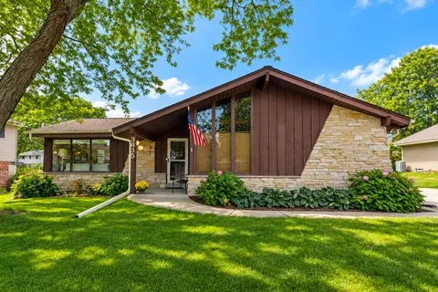 3635 S Greenlawn, New Berlin, WI 53151