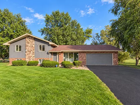 11040 N Riverland, Mequon, WI 53092