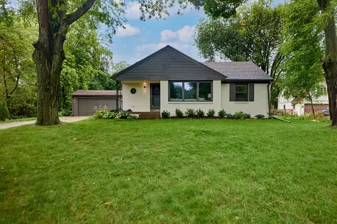 825 Circle, Elm Grove, WI 53122