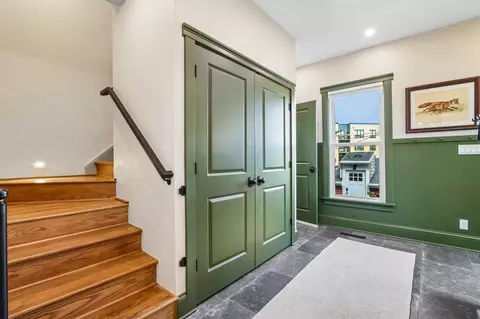 Entry Way - 724 E Pearson, Milwaukee, WI 53202 photo 2 of 3