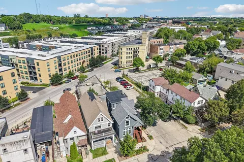 View/Area - 724 E Pearson, Milwaukee, WI 53202 photo 4 of 4