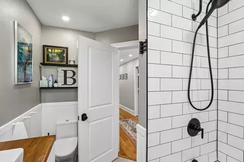 Bath - 724 E Pearson, Milwaukee, WI 53202 photo 6 of 6