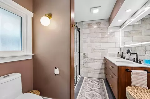 Bath - 724 E Pearson, Milwaukee, WI 53202 photo 2 of 6