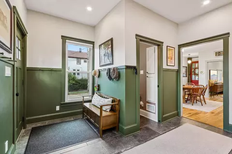 Entry Way - 724 E Pearson, Milwaukee, WI 53202 photo 1 of 3