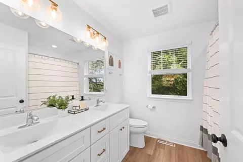 Bath - 706 Arbor Rdg, Delavan, WI 53115 photo 3 of 3
