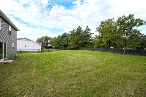 Exterior - 706 Arbor Rdg, Delavan, WI 53115 photo 3 of 5