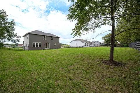 Exterior - 706 Arbor Rdg, Delavan, WI 53115 photo 2 of 5