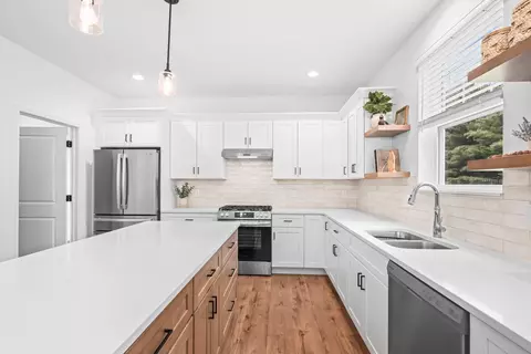 Kitchen - 706 Arbor Rdg, Delavan, WI 53115 photo 5 of 6