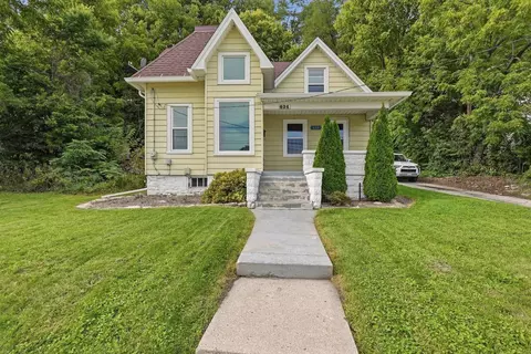 634 E North, Waukesha, WI 53188