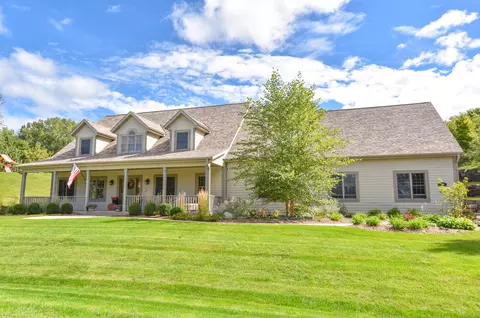 3006 Old Oak, Hartford, WI 53027