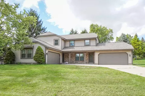 399 Willow Grv #397, Pewaukee, WI 53072