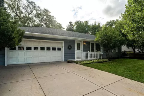 3278 N 106th, Wauwatosa, WI 53222