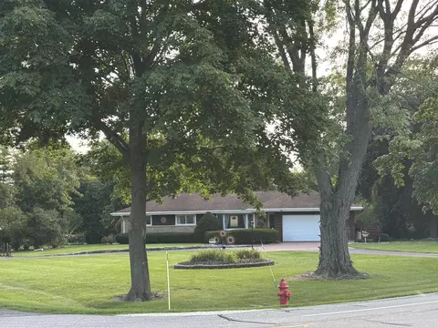 1701 W Donges Bay, Mequon, WI 53092
