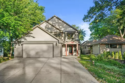 7325 W Wind Lk, Waterford, WI 53185
