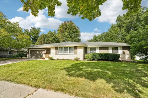 1006 Wisteria, Waukesha, WI 53189