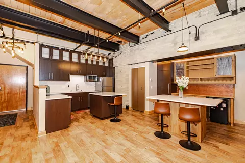 904 E Pearson #103, Milwaukee, WI 53202
