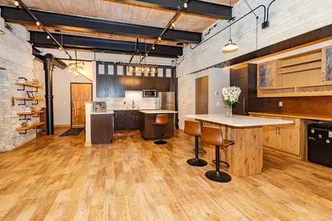 904 E Pearson #103, Milwaukee, WI 53202