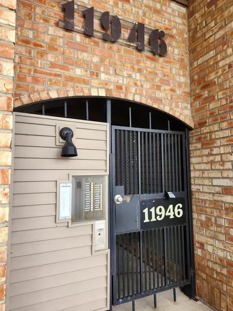 11946 W W Ml #3, Milwaukee, WI 53225
