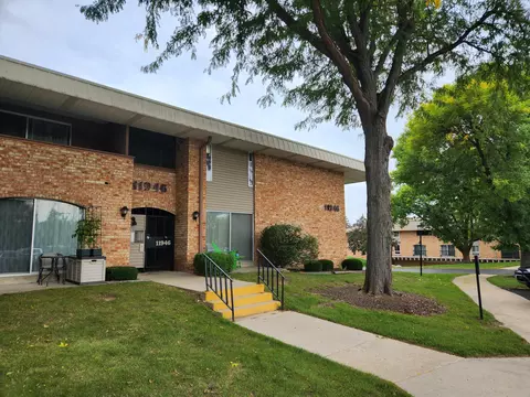 11946 W W Ml #3, Milwaukee, WI 53225