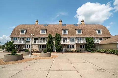 28641 N N Lk #3C, Waterford, WI 53185