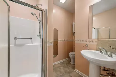 Bath - w5570 Double Drive, Walworth, WI 53184 photo 2 of 4