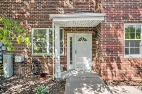 8485 S Ashbury #101, Oak Creek, WI 53154
