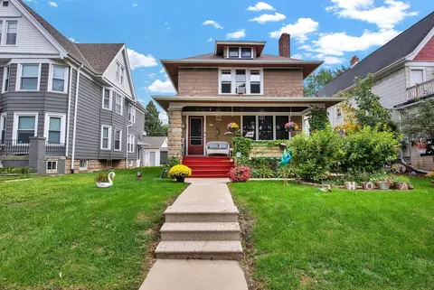 1574 S 77th, West Allis, WI 53214