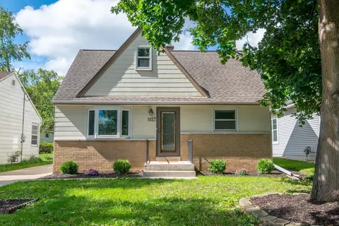 1827 N 117th, Wauwatosa, WI 53226