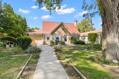 2141 S 105th, West Allis, WI 53227