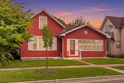 1322 Charles, La Crosse, WI 54603