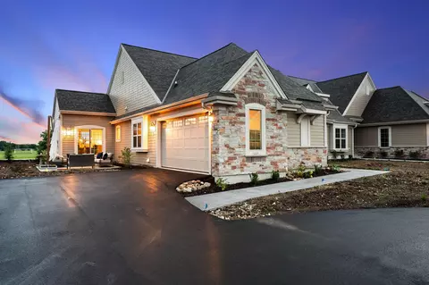 1620 Belmont #26, Oconomowoc, WI 53066