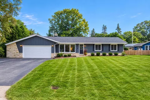 2410 Camelot, Brookfield, WI 53045