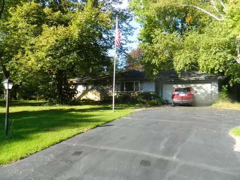 415 Catskill, Waukesha, WI 53186