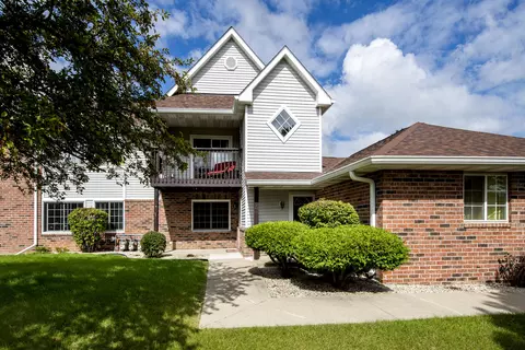170 W Aspen #4, Oak Creek, WI 53154