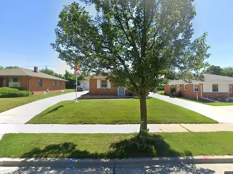2429 W Carpenter, Milwaukee, WI 53221
