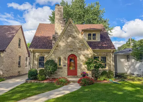 2473 N 84th, Wauwatosa, WI 53226