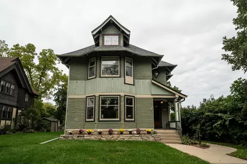 7332 Harwood, Wauwatosa, WI 53213