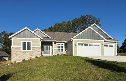 w254n5593 Crescent Hl, Sussex, WI 53089