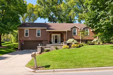 1057 N 123rd, Wauwatosa, WI 53226