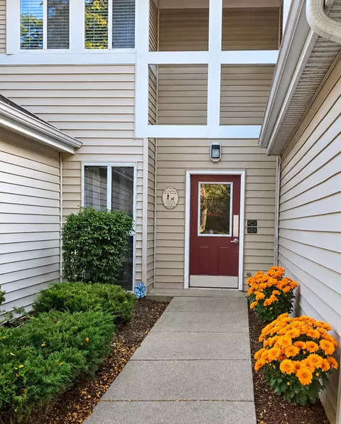 815 W Puetz, Oak Creek, WI 53154