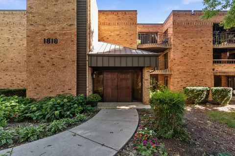 1818 E Shorewood #313, Shorewood, WI 53211